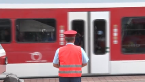 Cestujeme ako dobytok, vyhlasujú turisti v Tatrách. Električková doprava nezvláda nápor cestujúcich