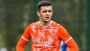 Jediný otvorený gej v britskom futbale dostáva veľkú podporu