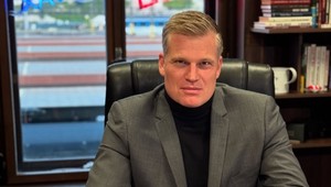 Český poslanec Turek sa vyhrážal zamestnancovi saudskoarabskej ambasády. Dal mu za stierač šibenicu