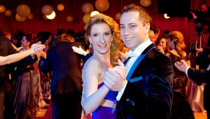 Banášová má občas vyplazený jazyk po zem. Ona upratuje, Peťo oddychuje