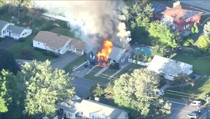 Výbuch plynového potrubia si vyžiadal mladý život. Časť domov je v plameňoch