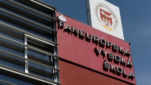 Súkromná vysoká škola v Bratislave nemôže udeľovať právnické tituly