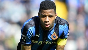 Iný špekulant! Ako zastaviť útočníka? Hoďte mu pod nohy náhradnú loptu!