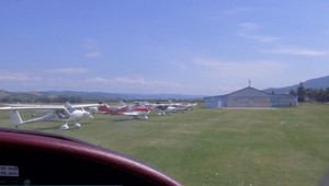 Unikátny stroj, žena navigátorka aj dlhoroční letci. Na východe sa konala navigačná letecká súťaž