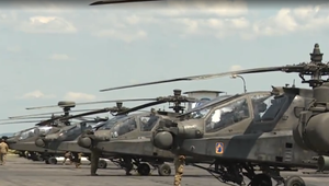 Nad Slovenskom preletia americké vrtuľníky Apache. S medzipristátím v Piešťanoch
