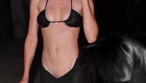 Nedokáže sa obliecť normálne?! Herečka opäť provokuje, chýbali len milimetre...