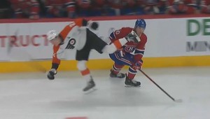 Slafkovského zasiahla korčuľa, skončil s reznou ranou