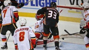 Philadelphia zdolala lídra NHL, Anaheim rozdrvil Calgary