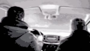 Šofér (19) zbadal policajtov, za jazdy si presadol