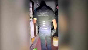 VIDEO: Partia mužov sa hrá na policajtov. Ich kontroverzné zásahy rieši skutočná polícia