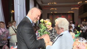 Pellegrini rozdal ruže aj nevoličkám. Predstavil svoju prezidentskú víziu