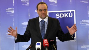 SDKÚ-DS nechce Freša, špekuluje sa o mimoriadnom sneme