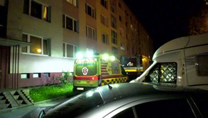 Obyvatelia bytovky pre zápach zalarmovali políciu. Tá objavila v byte mŕtvych manželov