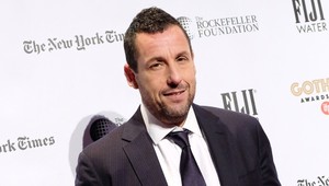 To je ale číslo! Neuveríte, koľko hodín strávili diváci Netflixu sledovaním filmov Adama Sandlera!