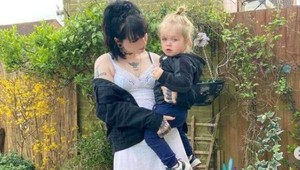 Vraj vyzerá ako prostitútka, ona sa bráni: Kvôli môjmu štýlu nemôžem byť dobrá mama?