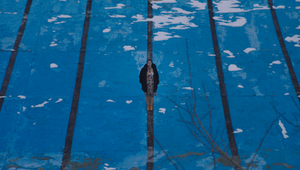 Boh existuje, volá sa Petrunia: rebelská satira kritizujúca skostnatené názory dôb minulých