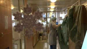 Stovky zdravotníkov z UNB, ktorí sa infikovali Covidom-19, čakajú na schválenie príplatkov k PN-kám