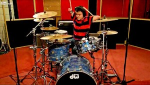 VIDEO. Neuveriteľný bubeník bez rúk!