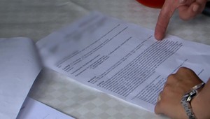 Príbuzní našli babičku v liečebni v desivom stave