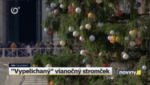 Rím má veľké problémy s vianočným stromčekom, rýchlo mu opadáva ihličie