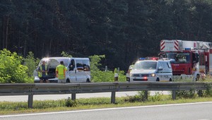 Vážna nehoda na diaľnici D2: Pri zrážke kamióna a dodávky sa zranilo aj ročné dieťa