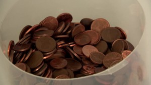 Pri hotovostných platbách nás od piatka čaká zaokrúhľovanie. Pri niektorých nákupoch by sme mohli zaplatiť menej