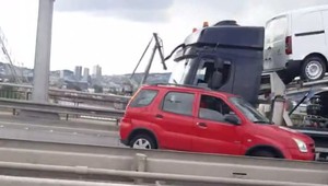 Na Prístavnom moste v Bratislave sa stala dopravná nehoda. Vyhnite sa mu