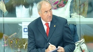 Ach tá ruština! Krutá tlačová konferencia pre Františka Hossu