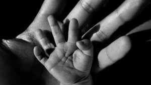 Slávny spevák sa KONEČNE stal otcom!