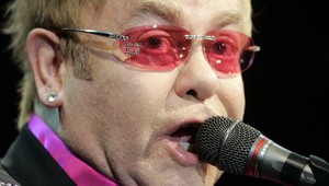 Eltona Johna hospitalizovali v nemocnici s ťažkou chrípkou