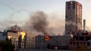 Rusi z Chersonu ušli, ale stále sa nevzdávajú. Rakety dopadli na panelák v Mykolajive