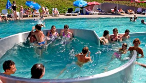 Kardiologička: Ak máte kolísavý alebo vysoký krvný tlak, neskáčte do vody!