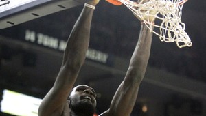 Boston úspešný aj bez Garnetta, LeBron James za hranicou 11 tisíc bodov