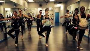 Lásku k tancu nič nezastaví: Maminy odpálili tanečnú šou s bábätkami v šatkách!