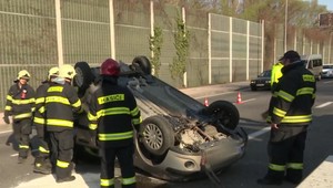 Dopravu v Bratislave skomplikovala nehoda