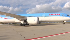 Slovenská premiéra: Na bratislavskom letisku pristálo obrovské lietadlo