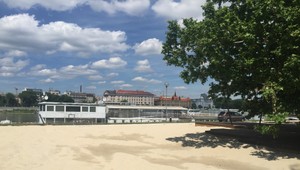 Leto v Bratislave sa začína, na brehu Dunaja otvárajú pláž