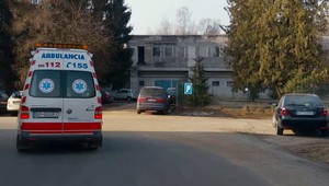 Dvojnásobné nešťastie v Brezne. Zamestnanci prišli o život po tom, ako ich zavalil kontajner