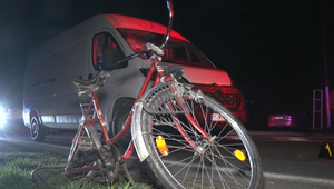 Po zrážke ležal cyklista na ceste v bezvedomí, vodič ho tam nechal a ušiel