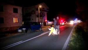 Mladík (22) si ľahol na cestu, v plnej rýchlosti ho prešlo auto