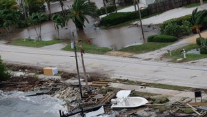 Hurikán Matthew dorazil na Floridu. Zomreli štyria ľudia a milión evakuovali