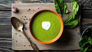 Vyskúšajte jarnú DETOX polievku: Prečistí vám telo a pomôže rýchlejšie schudnúť