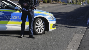 Útočníčka dobodala dvoch ľudí. Po zásahu polície zomrela