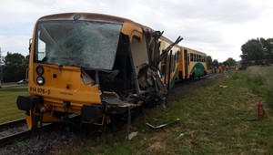 FOTO: Vlak sa zrazil s kamiónom. Deväť ľudí je zranených, jeden vážne