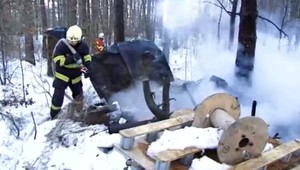 Nevinná hra so zapaľovačom pripravila dvoch ľudí o strechu nad hlavou