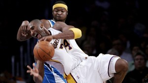 Lakers valcujú pod košmi