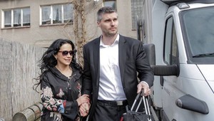 Kto klame? Speváčka alebo exsnúbenica? Bílá bráni milenca zubami nechtami