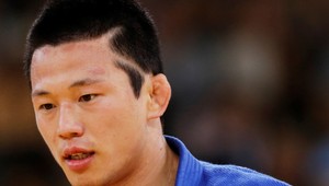 Údajne zneužil dievča. Po športovom mu hrozí aj civilné doživotie