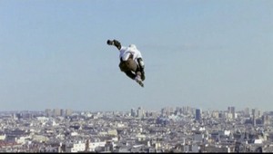 Na korčuliach lietal nad Parížom!
