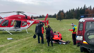 Šuchot v lese si pomýlil s medveďom. Hubár sa nešťastne postrelil do nohy